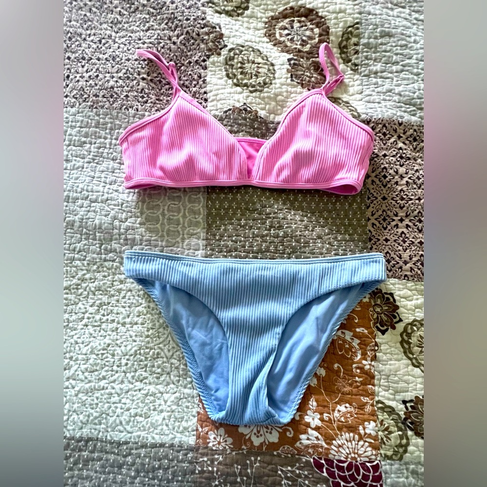 Cute ribbed bikini 👙 set blue and pink, size large, fits more size medium.